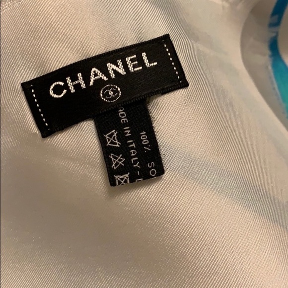 Authentic Chanel Silk Scarf, beautiful design and beautiful colours - Picture 7 of 13